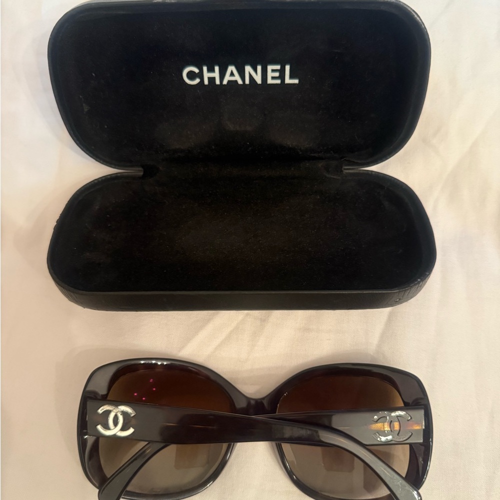 Chanel  Sunglasses + Case + Shopping Bag - Picture 3 of 13